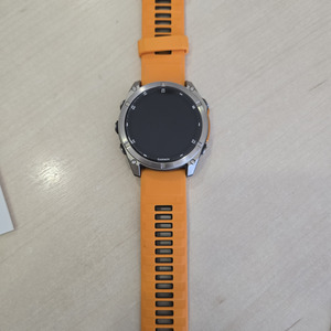 Garmin Fenix 8 Titanium 51mm Αδιάβροχο Smartwatch με Παλμογράφο (Sapphire, Titanium With Spark Orange/Graphite Silicone Band)