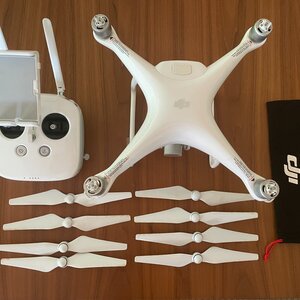 DJI Phantom 4 Drone με Κάμερα 4K & Χειριστήριο
