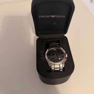 Emporio Armani AR0673 Ανδρικό Ρολόι 42mm Χρονογράφος Μπαταρίας με Ασημί Μεταλλικό Μπρασελέ AR0673