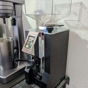 Eureka Mignon Specialita 16CR Μύλος Άλεσης Καφεκοπτείου 300W με Χωρητικότητα Xοάνης 300gr Black