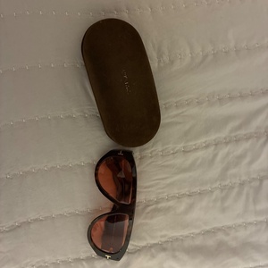 Tom Ford Unisex Γυαλιά Ηλίου με Καφέ Ταρταρούγα Κοκκάλινο Σκελετό και Καφέ Φακό FT1044 52N