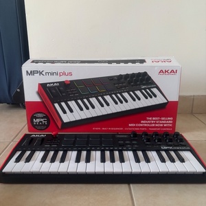 Akai Proffesional Midi Controller MPK mini Plus με 37 Πλήκτρα σε Μαύρο Χρώμα