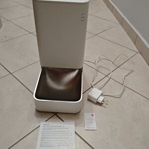 Xiaomi Mi Smart Pet Food Feeder Automatic Stainless Steel Bowl with Food Container for Dog & Cat with Stand 3.6lt in White Colour BHR6143EU with Wi-Fi