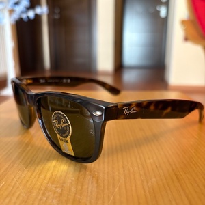 Ray Ban Wayfarer Unisex Γυαλιά Ηλίου με Καφέ Ταρταρούγα Κοκκάλινο Σκελετό και Καφέ Polarized Φακό RB2132 902/57