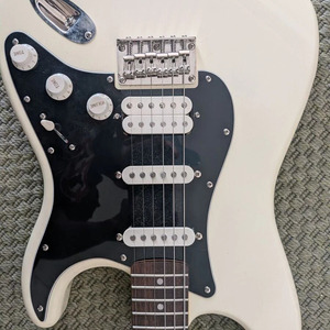 Fender Classic Vibe 70's Ηλεκτρική Κιθάρα ST Style με HSS Διάταξη Μαγνητών Λευκή 0374027505