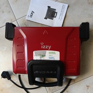 Izzy Family Grill Ceramic Τοστιέρα Γκριλιέρα με Αποσπώμενες Κεραμικές Πλάκες 2100W Κόκκινη