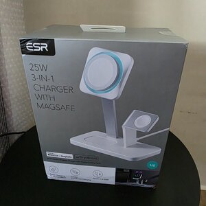 ESR Wireless Charger (Qi Pad) 100W Whites (Halolock Cryoboost)