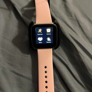 Fitbit Versa Lite Aluminium 36mm Αδιάβροχο Smartwatch με Παλμογράφο (Charcoal)