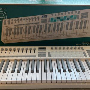 Novation Launchkey 49 MK4 – Στο κουτί του, Σαν Καινούργιο (Αγορά 6 μηνών)