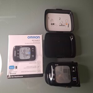 Omron RS7 Intelli IT Ηλεκτρονικό Πιεσόμετρο Καρπού Ακριβείας με ανίχνευση Αρρυθμίας & Bluetooth HEM-6232T-E