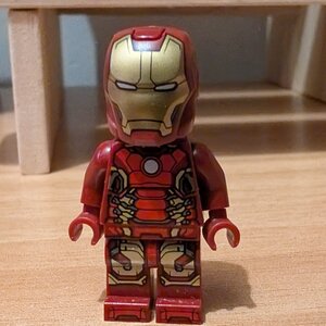 LEGO Marvel Iron Man's Laboratory - Hall of Armor for Ages 8+ 384 Pieces 76315