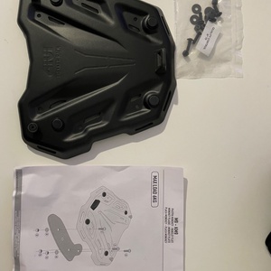 Givi M9B Βάση Βαλίτσας για Honda CB 750 / CBR 1000 / CBR 1100 για Piaggio Carnaby 125 για Yamaha FZ / SR Αλουμινίου για Monokey GIVUNIPIA24