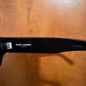 Ysl Unisex Γυαλιά Ηλίου με Μαύρο Κοκκάλινο Σκελετό και Μαύρο Φακό SL 660 001