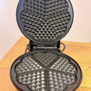 Bomann WA 5018 CB Βαφλιέρα σε Σχήμα Λουλούδι 1200W Black