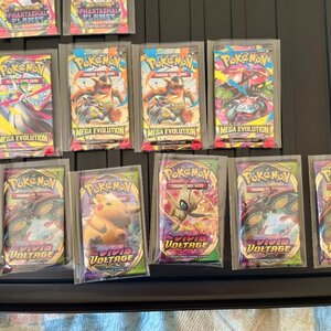 Nintendo Sword & Shield Vivid Voltage Booster Pack