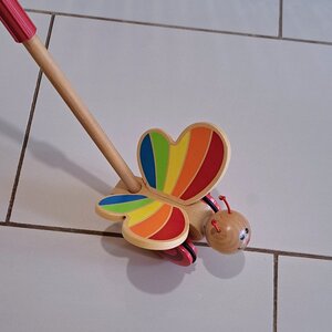 Hape Συρόμενο Παιχνίδι Πεταλούδα Σπρωχτή από Ξύλο για 12+ Μηνών E0340