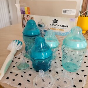 Tommee Tippee Σετ Πλαστικά Μπιμπερό Newborn Starter Kit Κατά των Κολικών με Θηλή Σιλικόνης για 0+ μηνών Γαλάζιο Γαλάζιο 150ml 9τμχ 422751