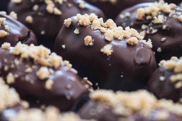 Chocolate treats made from dates in 3 flavors