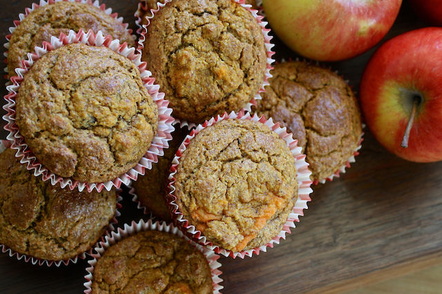 Muffin with oats, apple & chocolate!