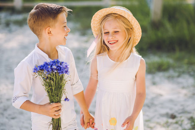 Kinderbekleidung für Hochzeit: Formelle Outfits für Mädchen & Jungen