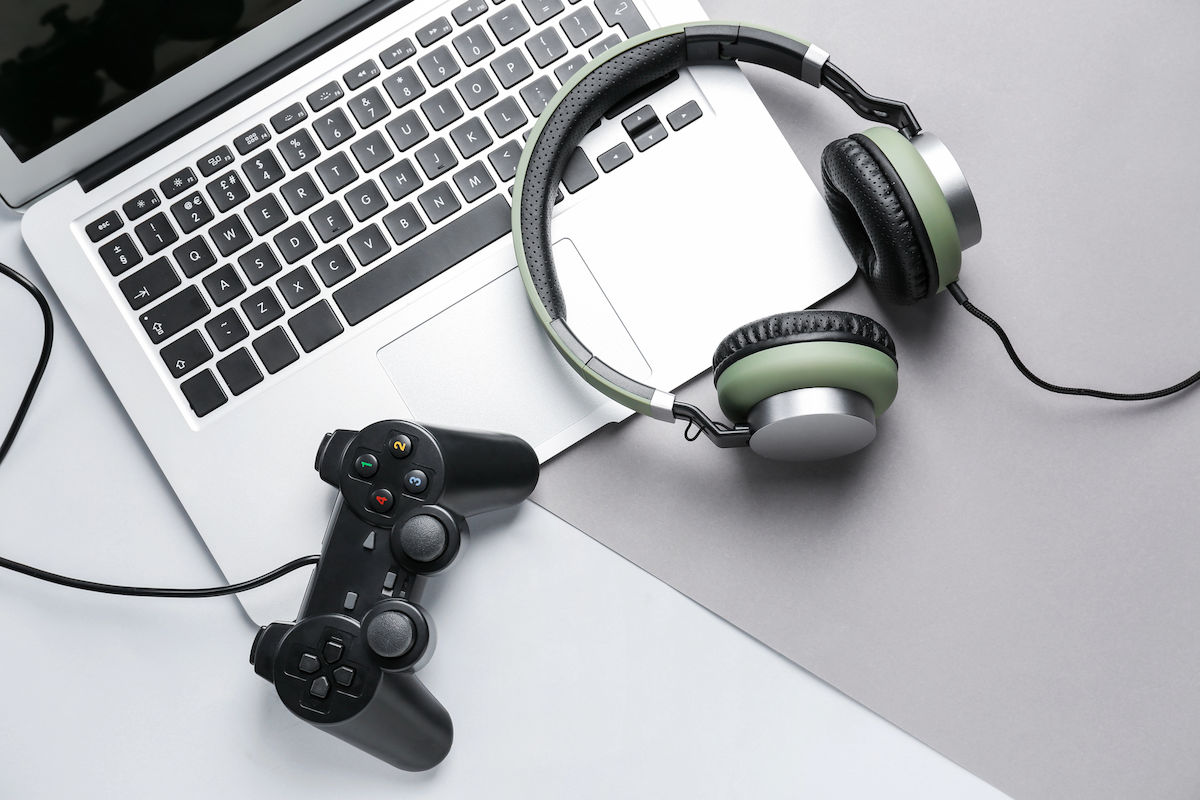 Laptop de gaming sau consola? Ce prefera gamerii in 2026
