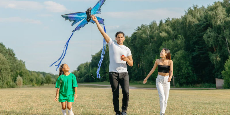 Why do we fly kites on Clean Monday?