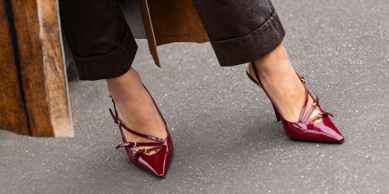 Slingback Heels: Το παπούτσι που θα βλέπεις παντού την Άνοιξη 2026