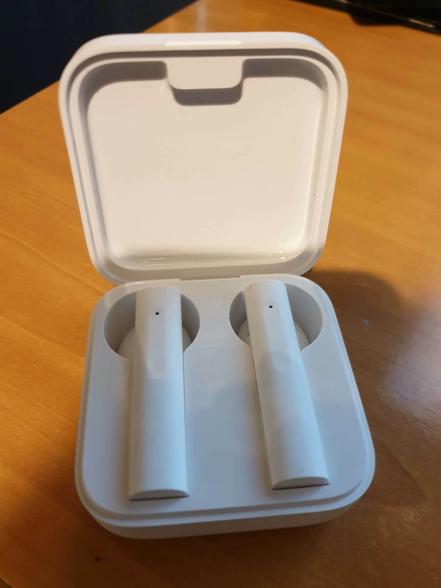 Xiaomi Mi True Wireless Earphones 2 Basic Earbud Bluetooth Handsfree with Sweat Resistance and Charging Case White