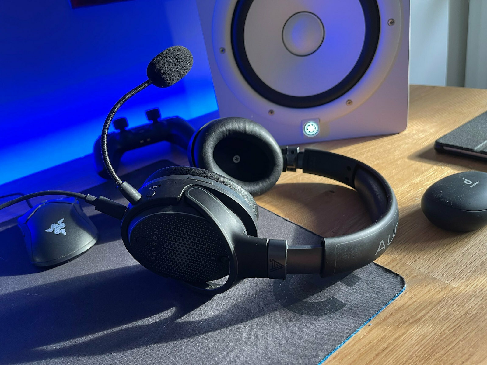 Audeze Mobius Carbon Ασύρματο Over Ear Gaming Headset με σύνδεση 3.5mm / USB / Bluetooth