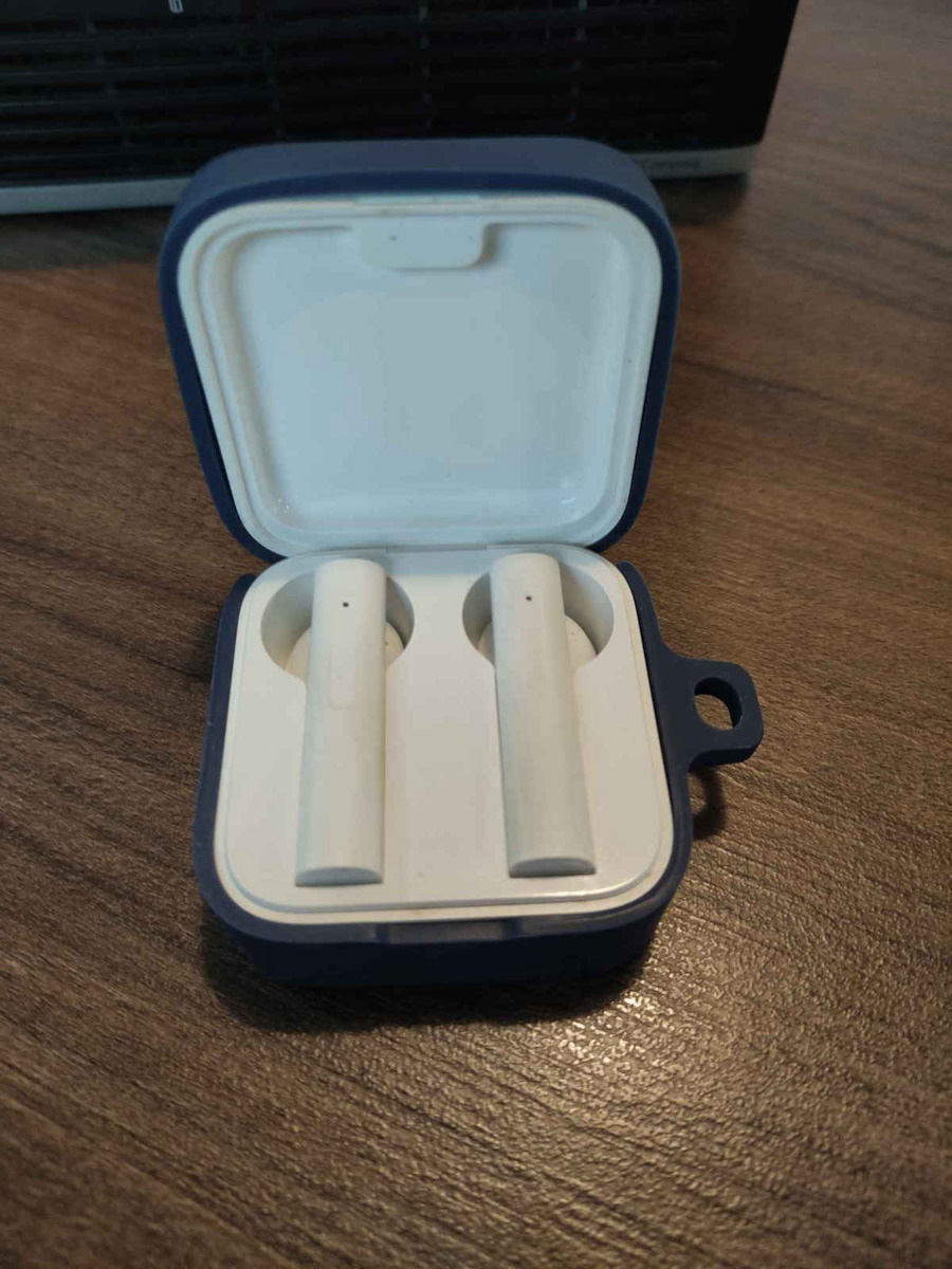 Xiaomi Mi True Wireless Earphones 2 Basic Earbud Bluetooth Handsfree with Sweat Resistance and Charging Case White