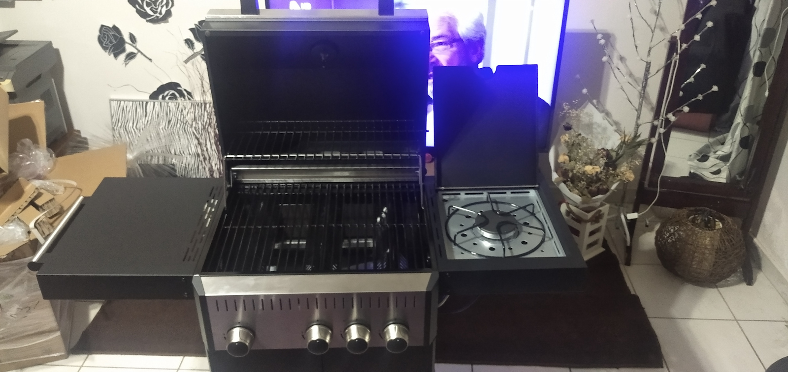 Gas Grill with 3 Burners 7.5kW and Side Hob
