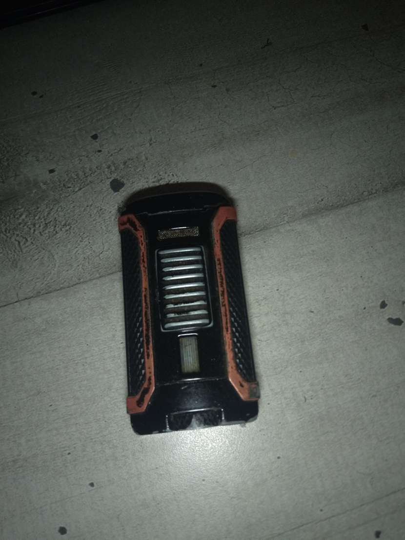 Colibri Apex Brichetă Rezistentă La Vânt Cu Flacără Tip Jet În Culoare Albastră