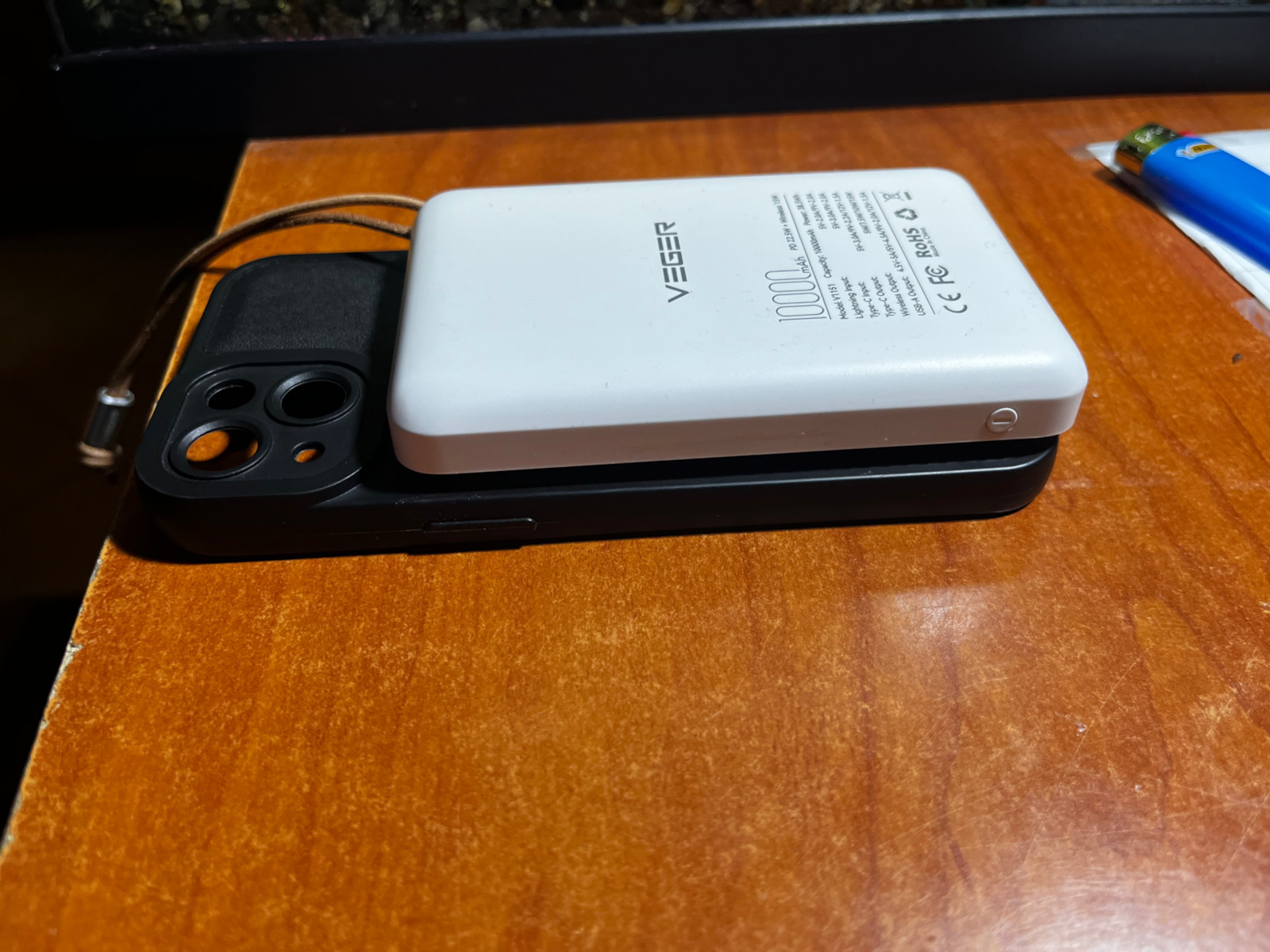 Veger MagOn Magnetic Wireless MagSafe Power Bank 10000mAh 22.5W with USB-A Port and USB-C Port Power Delivery / Quick Charge 3.0 White