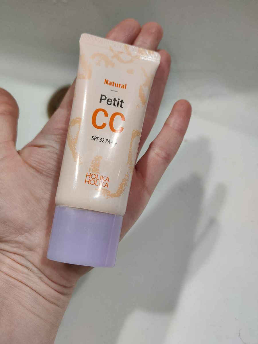 Holika Holika Natural Petit CC Face Cream Day with SPF32 for Moisturizing & Anti-aging 30ml