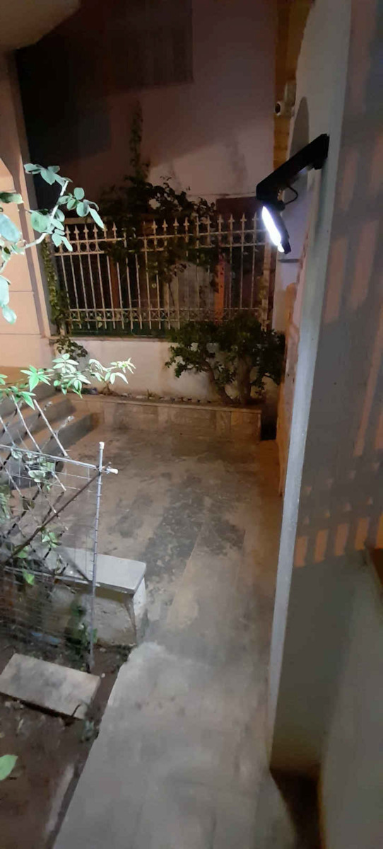 GloboStar Στεγανός Ηλιακός Προβολέας LED 20W Ψυχρό Λευκό 6000K με Αισθητήρα Κίνησης, Φωτοκύτταρο και Τηλεχειριστήριο IP65