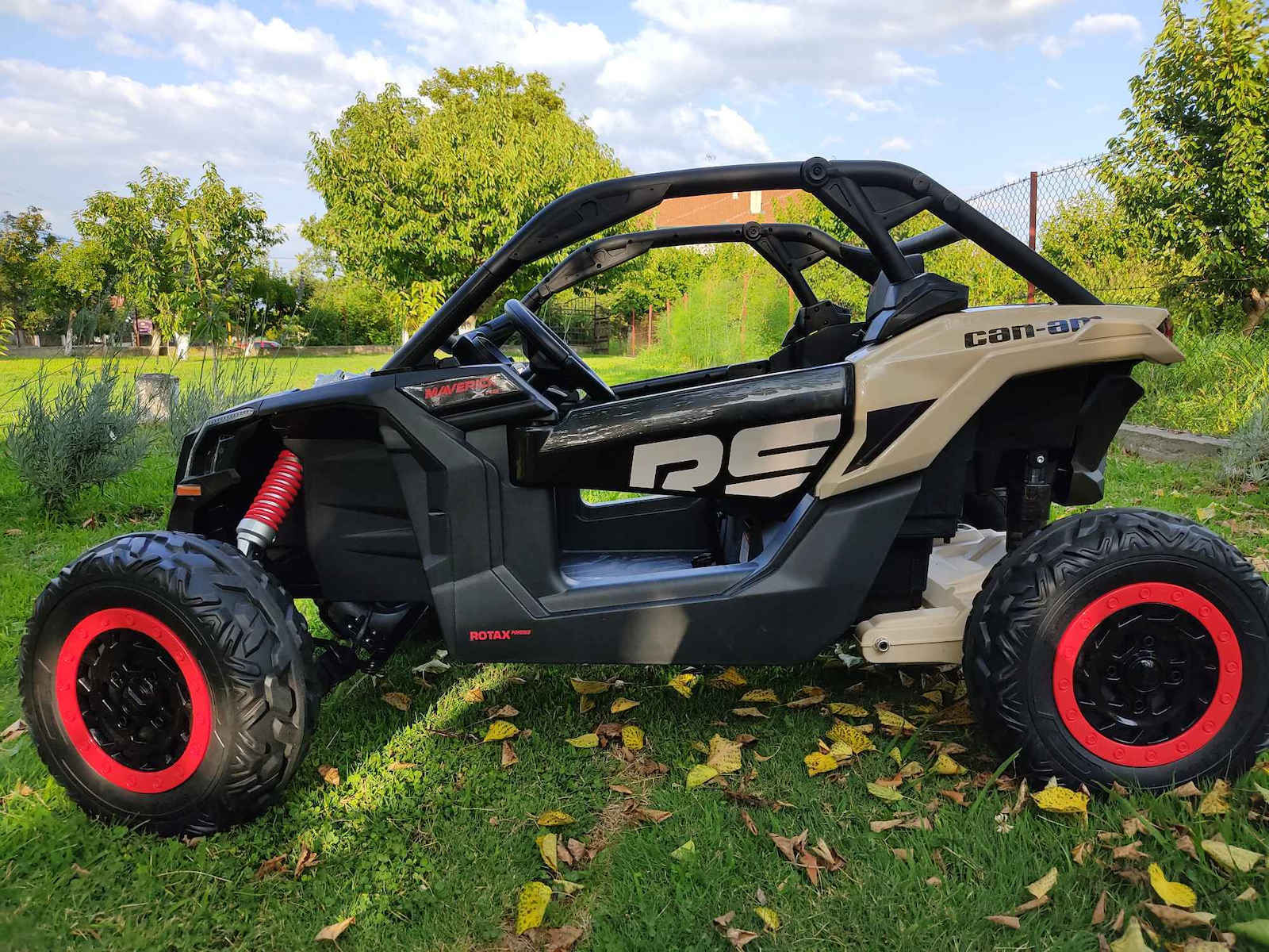 Can-am Maverick Rs Две Места с Дистанционно Управление Лицензиран 24 Волта Черен