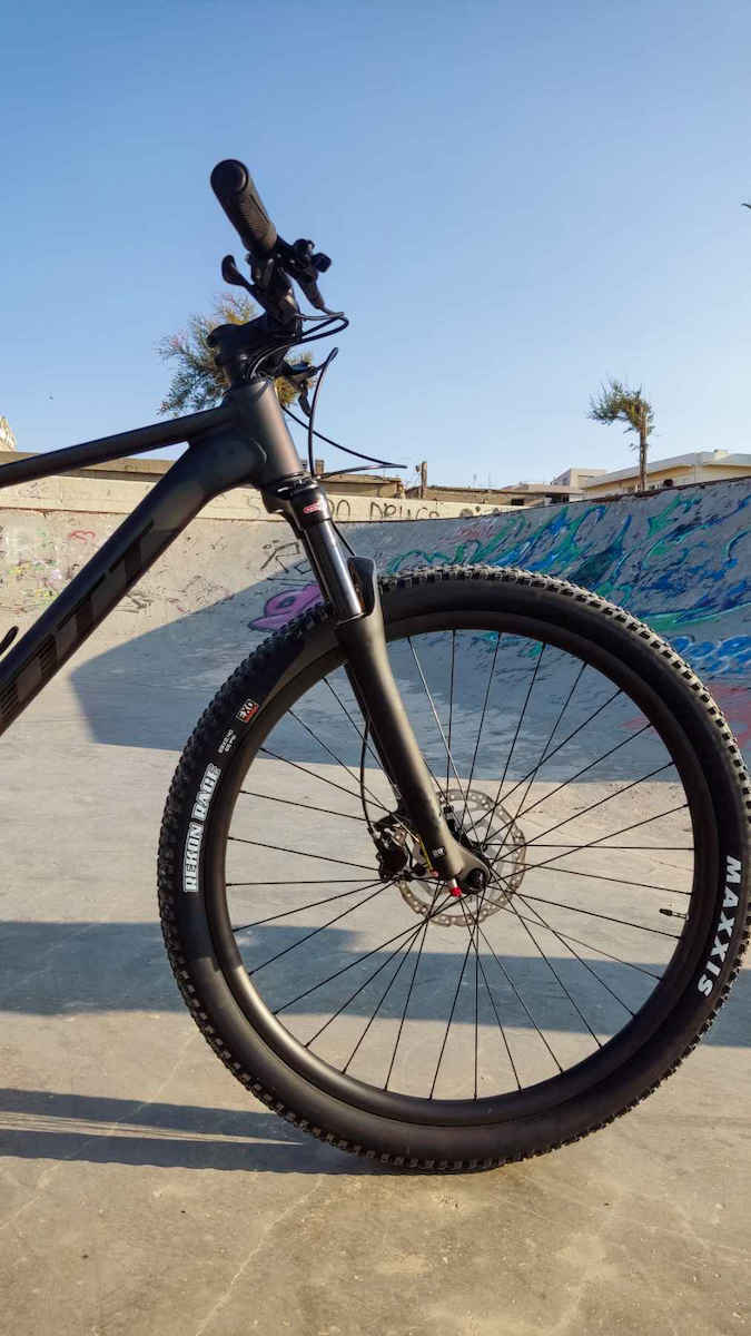 Scott Scale 980 29" 2023 Gri Mountain Bike cu 12 Viteze și Frâne pe Disc Mecanice