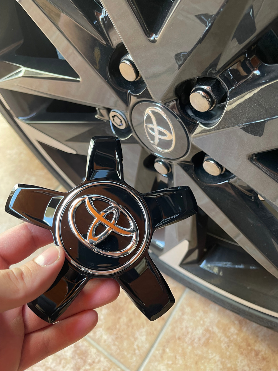 1 Piece Toyota Genuine Car Wheel Center Cap Glossy Black & Chrome C-hr 16'-22'