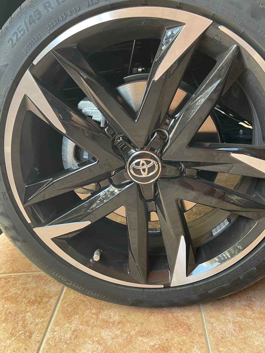 1 Piece Toyota Genuine Car Wheel Center Cap Glossy Black & Chrome C-hr 16'-22'