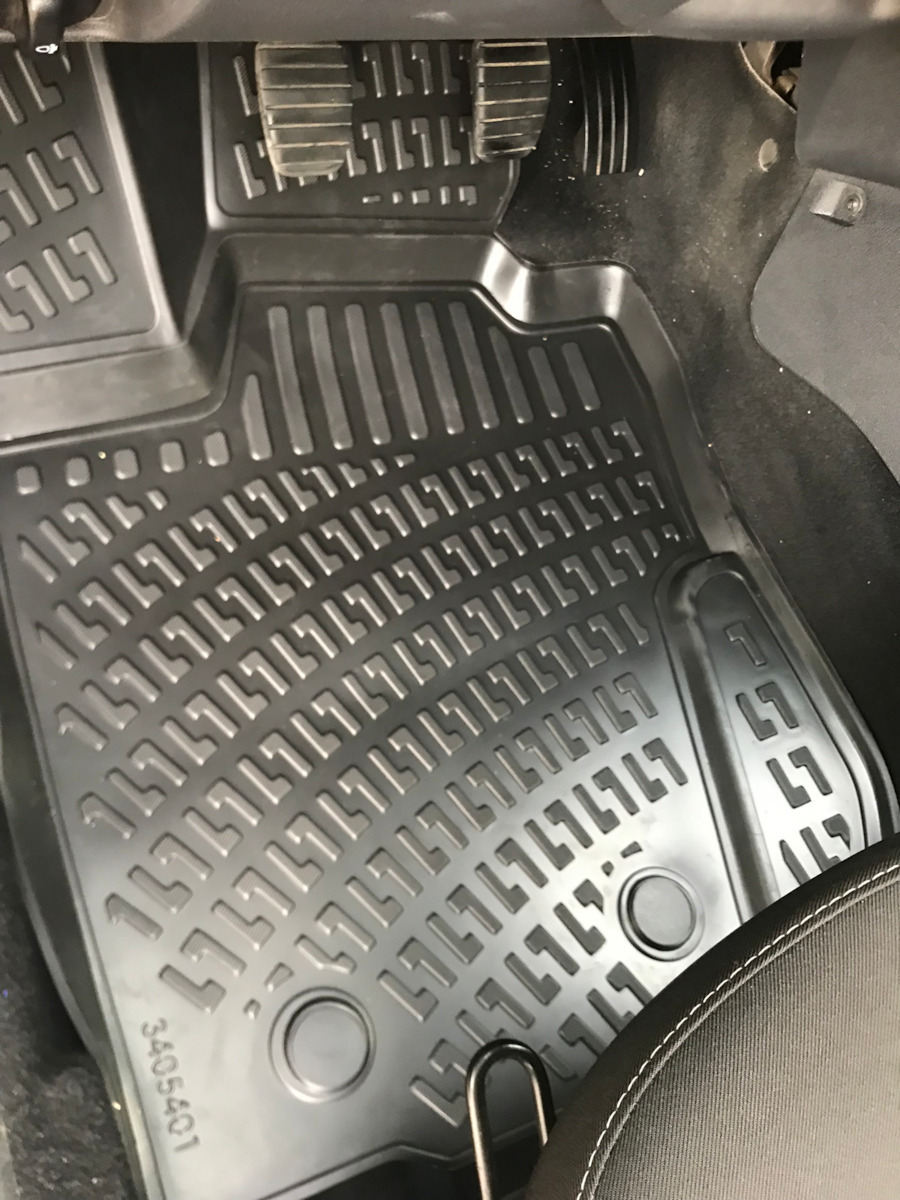 Bosse Set of Front and Rear Mats 4pcs Tray Type for Dacia Duster 2010-2017 Black