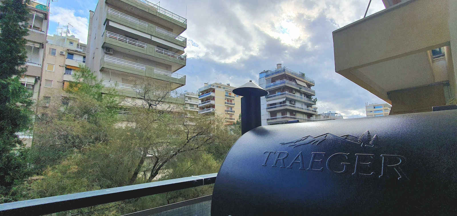 Traeger Pellet Grill Pro Series 575 Charcoal Grill with Lid and Smoker 104cmx69cm C