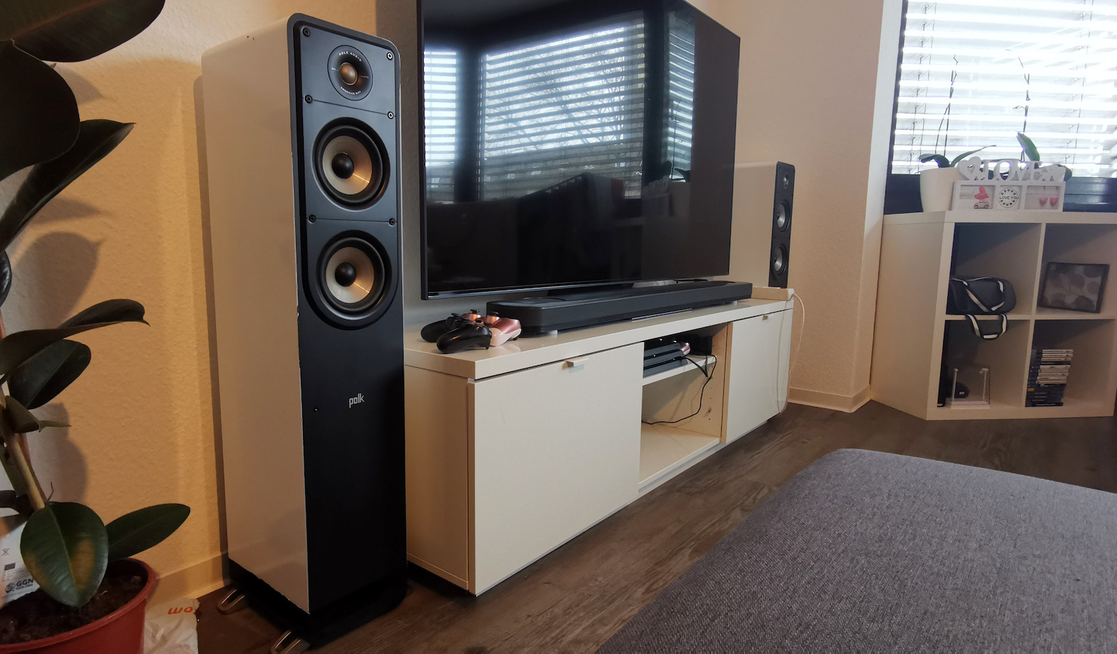 Polk Audio Signature S50e Двойка Hi-Fi Говорители Подов 150W 3 Брой шофьори Ш26.04xД27.94xВ95см. Черен