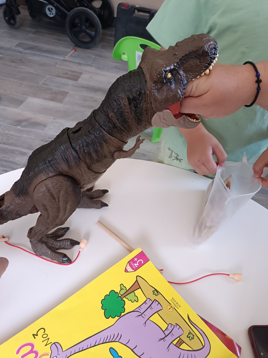 Φιγούρα Δράσης T-Rex "Χτυπάει" & Καταβροχθίζει Jurassic World Δεινόσαυρος με Ήχους για 4+ Ετών 25.5εκ.