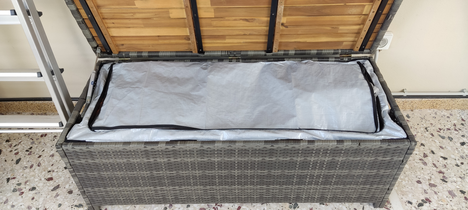 Bench Outdoor Rattan with Chest and Pillows 120x50x50cm