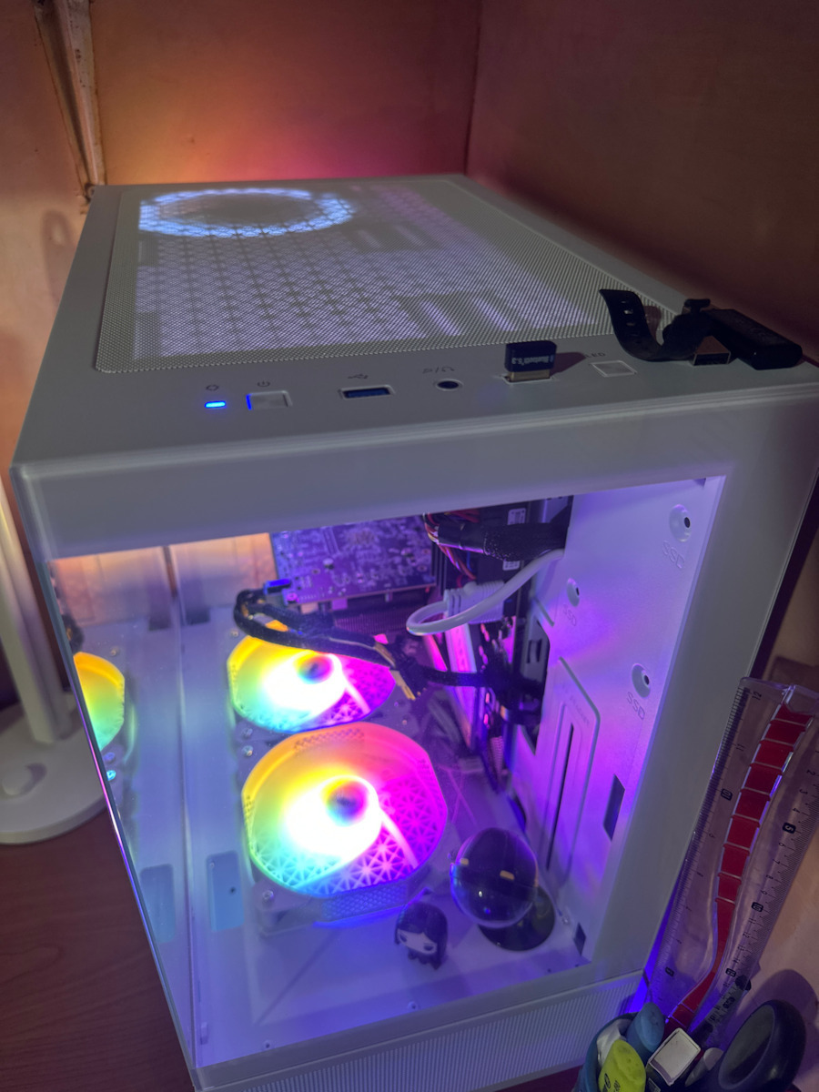 1STPLAYER MIKU Mi7-A Геймърско бюро Midi Tower Компютърна кутия със страничен прозорец и RGB осветление Черен