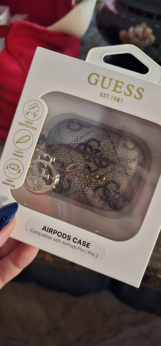 Guess Charm Collection Husă în culoarea Roz pentru Apple AirPods Pro