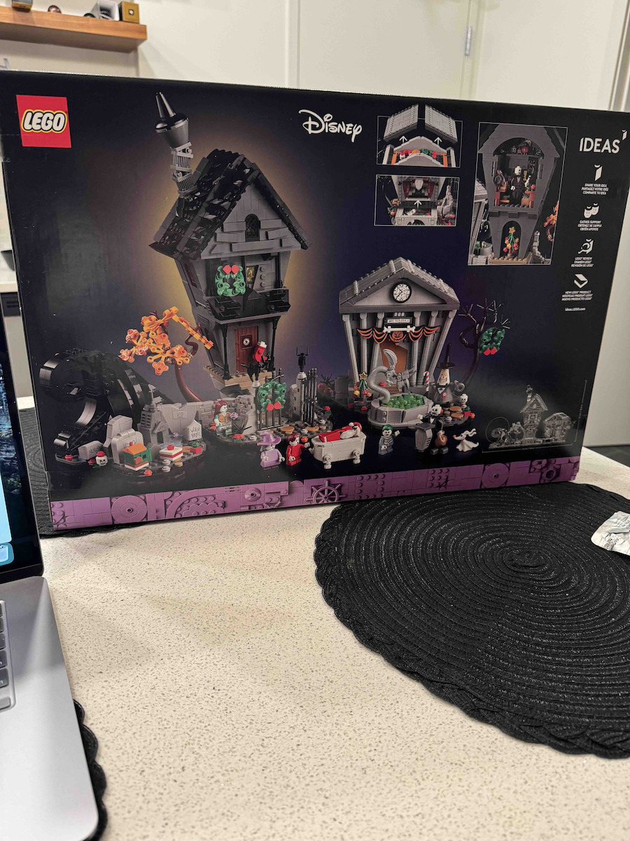 LEGO Disney Disney Tim Burton's The Nightmare Before Xmas Pentru 18+ Ani 2193 Bucăți