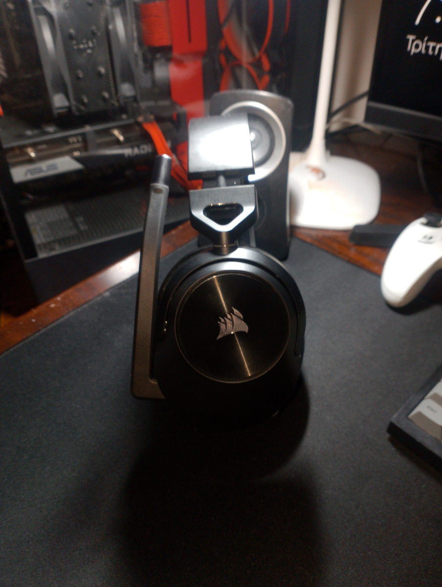 Corsair HS55 Wireless Core Over Ear Gaming Headset with Bluetooth Connectivity for PC / PS4 / PS5