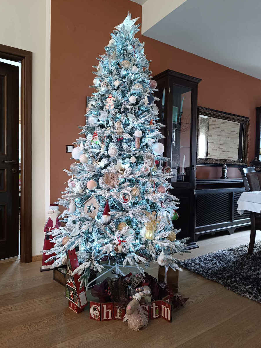 Weihnachtsbaum Beschneit 240cm mit 1337 Zweige