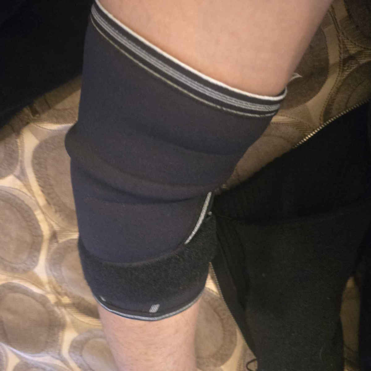Anatomic Line 5060 Elbow Brace for Epicondylitis in Black color 5060